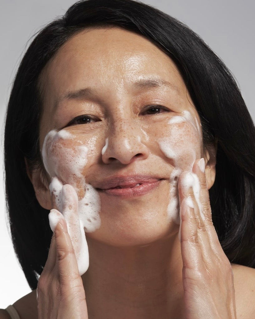 Exfoliating Wash - Limpiador exfoliante con activos anti-aging que elimina las impurezas